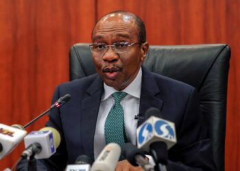 TA KWAƁE WA EMEFIELE: Majalisar wakilai ta tarayya ta gayyace shi ya bayyana a gabanta, ya kuma dakatar da sabon tsarin taƙaita cire kuɗi