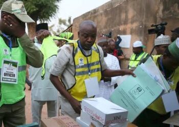 2023: Ƴan siyasa ne ke maguɗin zaɓe ba mu ba – INEC