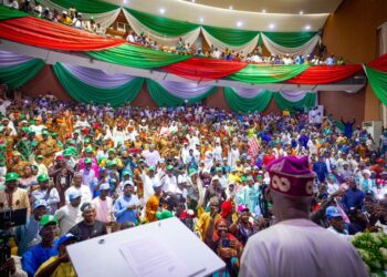 Tinubu ya bayyana dalilin da ya sa yake tausayawa talakawa akan canjin kuɗi