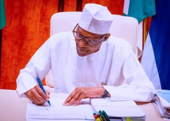 ƘAƘUDUBAR TALLAFIN FETUR: Buhari ya bukaci majalisar Dattawa ta amince masa ya tattago bashin dala miliyan 800