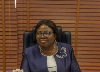 ZARGIN KARKATAR DA HAƘƘIN MARASA GALIHU: EFCC ta zabga wa Akanta Janar tambayoyi bayan an tsare ta, an gayyaci wasu jami’an Ma’aikatar Agaji