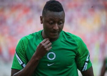RADDIN SADIQ UMAR BAYAN CIRE SHI DAGA GASAR AFCON: ‘Daga ‘yar buguwa kaɗan, sai likitocin Super  Eagles suka ce wai guiwa ta ce ta gurɗe’