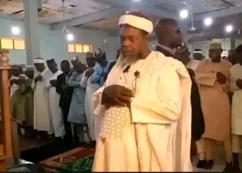 Sheikh Musa Lukwa ya gudanar da sallar Idi ranar Talata a Sokoto, ya ce ya bi Nijar tunda sun ga wata