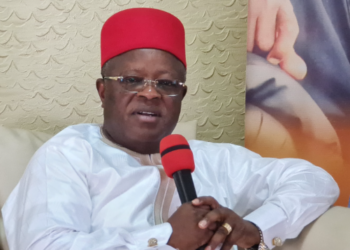 Gina titin Jirgin Kasa daga Legas-Kalaba: ‘Shi fa Atiku bai cika gane lissafi bane tun farkon sa’ – Martanin Umahi ga Atitu