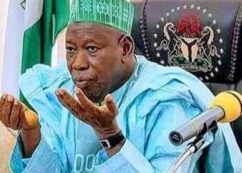TSUNTSUN DA YA KIRA RUWA: Ko Tinubu zai iya tsamo Ganduje daga ruwan tsomomuwar da ke neman tafiya da shi?