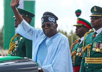 RANAR DIMOKARAƊIYA: Mu tashi tsaye mu hana idanuwanmu bacci har sai mun shaida cikar burin mu na cigaban Najeriya – Tinubu