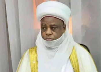 RAHOTON MUSAMMAN: Shugabannin Musulunci sun zare takubban yaƙi da gwamnatin Sokoto, kan ‘shirin ci wa Sultan mutunci’