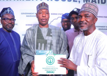 RAGE YAWAN FICEWAR JAMI’AN LAFIYA: Gwamnatin Barno za ta biya likitoci ‘yan asalin jihar alawus din miliyoyin naira – Zulum