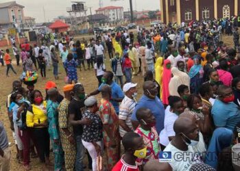 ZAƁEN EDO: Ƴan PDP sun ɓarke da zanga-zangar nuna rashin amincewa da sakamakon zaben gwamnan Edo yayin da APC ke kan gaba