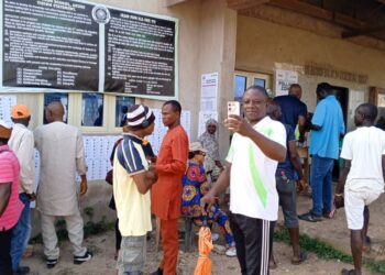 #ZaɓenOndo2024: Jami’an SSS sun kama wani da buhun kuɗi a wurin zaɓe a Akure