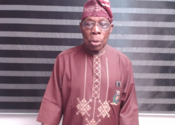 Obasanjo ya bukaci a gaggauta sauke shugaban INEC, Mahmood Yakubu