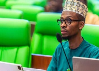 Ya kamata majalisa ta yi watsi da kasafin sauya wa ma’aikatun gwamnati motoci da kujeru – Bello El-Rufa’i