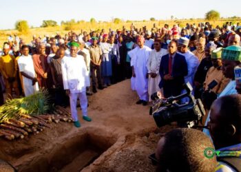 Anyi sallar janazar mahaifiyar gwamnan Jigawa Umar Namadi