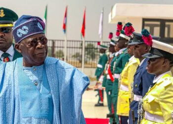 JAN KUNNE: Tinubu ya yi gargaɗi da haramta wa Sojoji mu’amala da junansu, ‘Luwaɗi, maɗigo da daudanci’