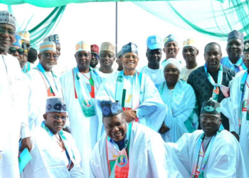 Uba Sani ya yi wa Shehu Sani, Yero, Shaaban, Lar da wasu 50 wankan shiga APC a Kaduna