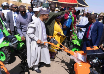 Gwamna Uba Sani ya kaddamar raba tallafi kayan noma domin aikin noma a jihar na duk shekara