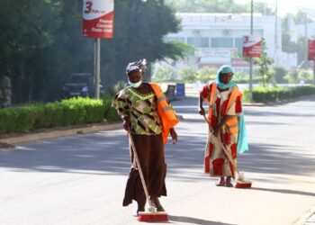 KANO: Gwamna Abba zai ta biya masu shara sama da 2000 albashin wata 9 da suke bin jihar bashi