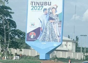 SA ALLUNAN TALLAN TINUBU: Magoya bayan Tinubu sun yi ƙunnen ƙashi, sun cigaba da sa fastocinsa a Abuja