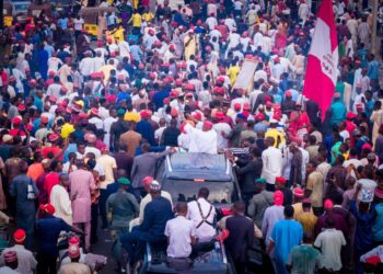 Al’ummar Kano sun fitar ɗangon tarbar gwamnan Kano bayan dawowarsa daga aikin Hajji