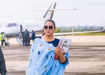 TIRKA-TIRKA: Yadda Jami’an hukumar shige da fice suka tare sanata Natasha a hanyarta ta tafiya Ingila