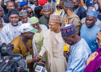 Gwamna Uba Sani ya raba Tireloli 400 na takin zamani ga manoma 100,000 a Jihar Kaduna