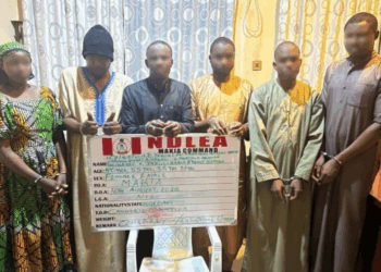 MAI RABON GANIN BADI: Yadda NDLEA ta kama  wadanda suka yi wa wasu matafiya Saudiya musayar jaka cike da kwayoyi