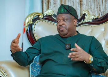 Ina shan matsin lambar sauya sheƙa daga PDP zuwa APC, amma ko a jikina – in ji gwamnan Mutfwang