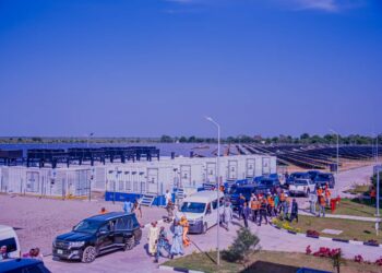 LABARI CIKIN HOTUNA: Minista Idris yayin ziyarar ginin samar da wutar lantarki mai amfani da Iskar gas a Maiduguri