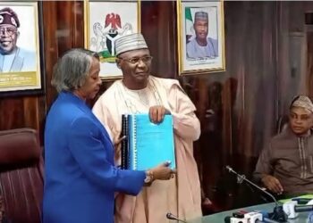 Shugaban INEC Yakubu ya fara hutun yin ritaya, ya mika ragamar shugabancin INEC ga May Agbamuche-Mbu