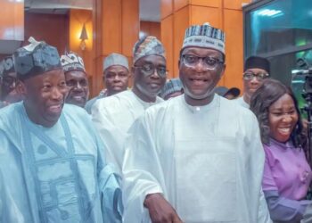Yadda Ganduje, Jibrin, da jiga-jigan APC suka mamaye zauren majalisar wakilai domin tarbar ‘yan NNPP da suka sauya sheka zuwa APC