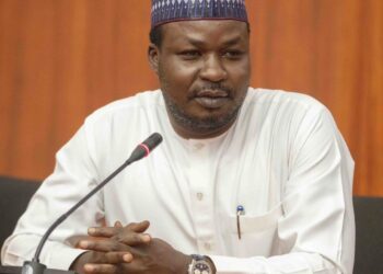 Shugaban Cosgrove ya raba wa ma’aikatansa ƙyautar gidaje da kadarori da ƙudin su ya kai naira biliyan 4
