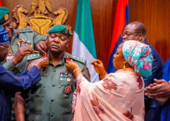 An shiga ka-ce-na-ce bayan rundunar Soji ta ƙara wa babban dogarin Tinubu muƙami har sau 2 a shekara 1