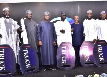 Kamfanin gishiri na Dangote ya gwangwaje manyan kwastamominsa 50 da kyautar motar dako da kuɗi