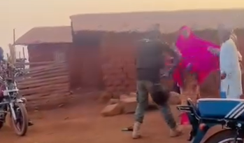 Masarautar Nguroje a jihar Taraba ta fara binciken ɗan bijilanti da ake zargi da yi wa wani dukan kawo wuƙa