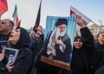 Yakin Amurka/Isra’ila da Iran: ‘Yan Iran na jimamin rasuwar Khamenei, Amurkawa na zanga-zanga kan Trump