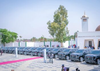Duk da tsananin talauci da wahalar rayuwa, gwamna Bala ya kashe biliyoyi wajen sayen motocin alfarma ga sarakuna