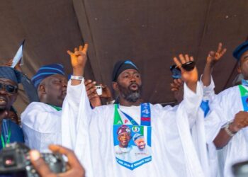 Zailani ya girgiza Kaduna da dubban magoya baya yayin da ya amsa kiran ya fito takarar Sanatan Kaduna ta tsakiya