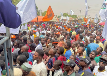 Yadda dubban ‘yan Kaduna suka yi wa Isa Ashiru Goma-Ta-Arziki yayin yankar tikitin shiga ADC a Kudan