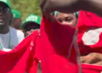 Gwamnan Kano ya yi Alla-wadai da ɗaga jan ɗan kamfai da wata ƙungiyar mata ta yi a lokacin ziyarar uwagidan shugaban ƙasa