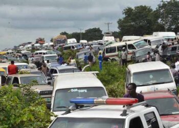 Bikin Sallah: Yadda cunkoson ababen hawa ya tilasta wa matafiya kwana a kan hanyar titin Abuja-Kaduna