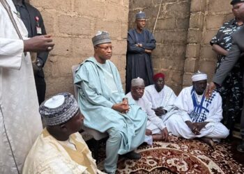 Uba Sani ya ziyarci iyalan matar da aka kashe a Kaduna, ya yi alkawarin tabbatar da adalci da kula da ‘ya’yanta har su girma