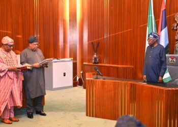 Tinubu ya rantsar da Joseph Tegbe a matsayin Ministan Wutar Lantarki, ya yada Enikanolaiye a Harkokin Waje