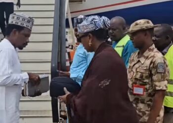 Tsohon sanata wanda matarsa ta karya dokar filin jirgin sama ya samu takarar gwamnan Adamawa