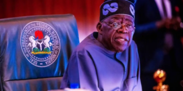 Duk da makudan kudaden da nake dankarawa gwamnoni, sun ta’allaka wajen gina gadojin sama marasa amfani, maimakon kula ta talakawa -Tinubu
