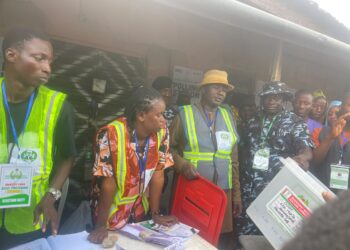 #OsunDecides2026: Yadda masu kaɗa ƙuri’a sun yi dafifi a rumfunan zaɓe tun da sanyin safiya a mahaifar gwamnan Osun