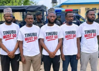 ‘Tinubu Must Go’: ‘Yan sanda sun kama wasu mutane 5 daboda sanya rigar ‘Tinubu Must Go’ a Maiduguri